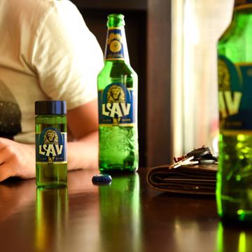 Bez brige Lavovi - od sada kad ne možete da završite pivo pitajte konobara da vam zapakuje za poneti.